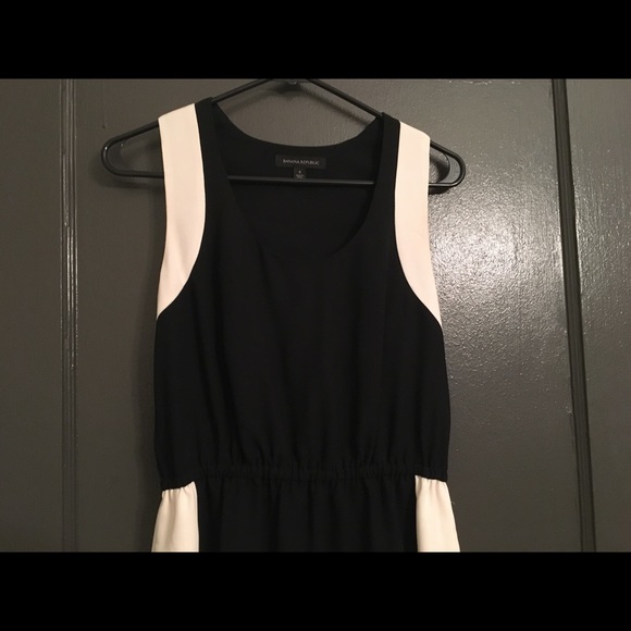 Banana Republic black and white racer back dress - Picture 4 of 4